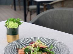 三文鱼色拉-Kathleen's Waitan 凯圣琳江景西餐厅(外滩店)