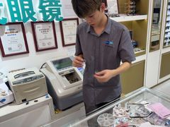 -美式眼镜·授权蔡司.依视路.尼康.豪雅.明月(人民广场店)