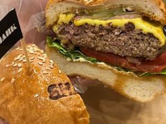美式经典牛肉汉堡-shark burger·鲨鱼汉堡(交子大道店)