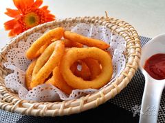 鱿鱼圈-汽车博物馆主题餐厅
