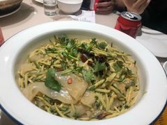 -老码头黑皮肘子锅包肉(赣水路店)