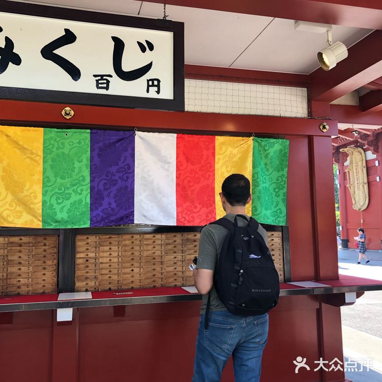 尤其是周边的商铺，很好看很特别