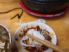 -刚砂锅鸡丝米线