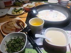 -洪氏嗨捞·广东猪肚鸡·椰子鸡火锅(西咸万象城店)