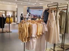 -URBAN REVIVO(济南领秀城贵和购物中心店)