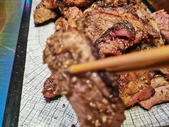 烤羊腿-向外鱼乐·土菜·虹鳟鱼