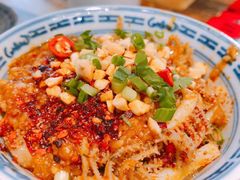 -沪小二炭火蛙锅(淮海中路美食不夜城店)