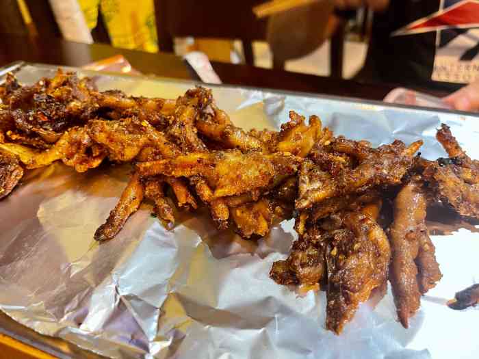 云南建水鸡脚王烧烤-"深夜来访此店 凌晨12点半店里上座率八成.