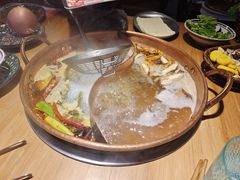 -洱火云南酸菜牛肉火锅(石景山当代商城店)
