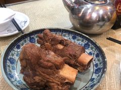 酱骨棒-东北哈尔滨酱骨头馆房掌柜铁锅炖