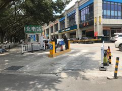 -华景东路-路侧停车场