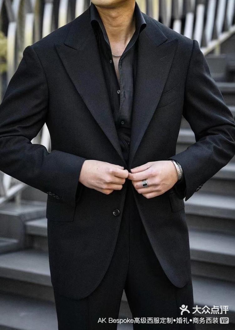 5 打开app查看高清大图 ak bespoke高级西服定制•婚礼•商务西装