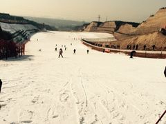 -采薇庄园四季滑雪场