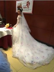 -觅白婚纱礼服馆