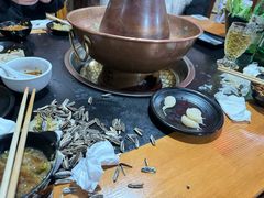 -果松木炭酸菜铜火锅·外婆参鸡汤