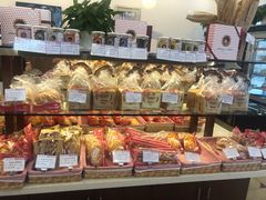 -红宝石·鲜奶小方·海派西点房(南丹店)