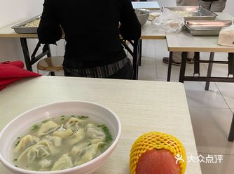 中午食堂吃个大馄炖……