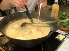 -鲜入围煮花胶鸡海鲜火锅