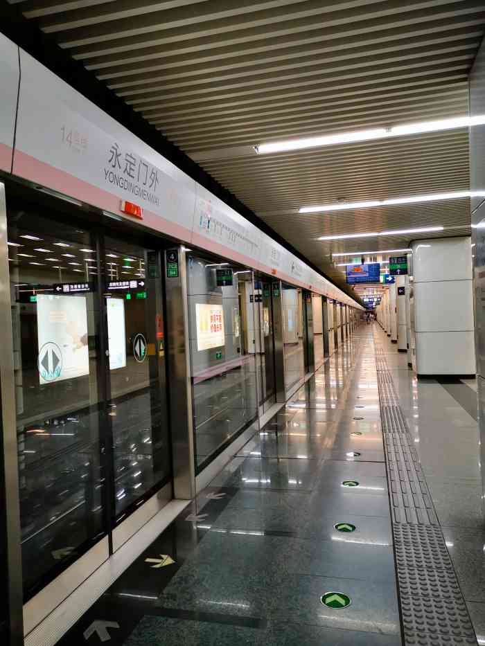 永定门外(地铁站)-"永定门外地铁站是一个非常重要的换乘站,这.