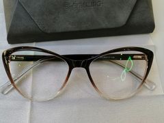 -爱视眸Eyeblling眼镜·依视路·蔡司镜片折扣店(百联南方商城购物中心)