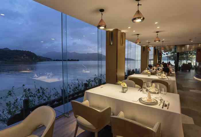 东钱湖·远餐厅-"偶尔路过的一个湖边餐厅,落日极美,就是天.