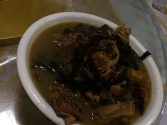 铁锅炖小鸡-独一家豆花庄铁锅炖