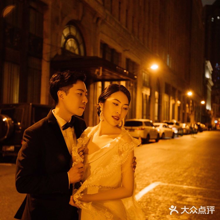 夜景婚纱照的拍摄不仅仅是迷离还有梦幻