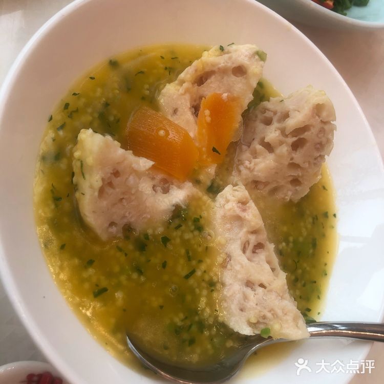 服务很不错，不会让你点太多的菜