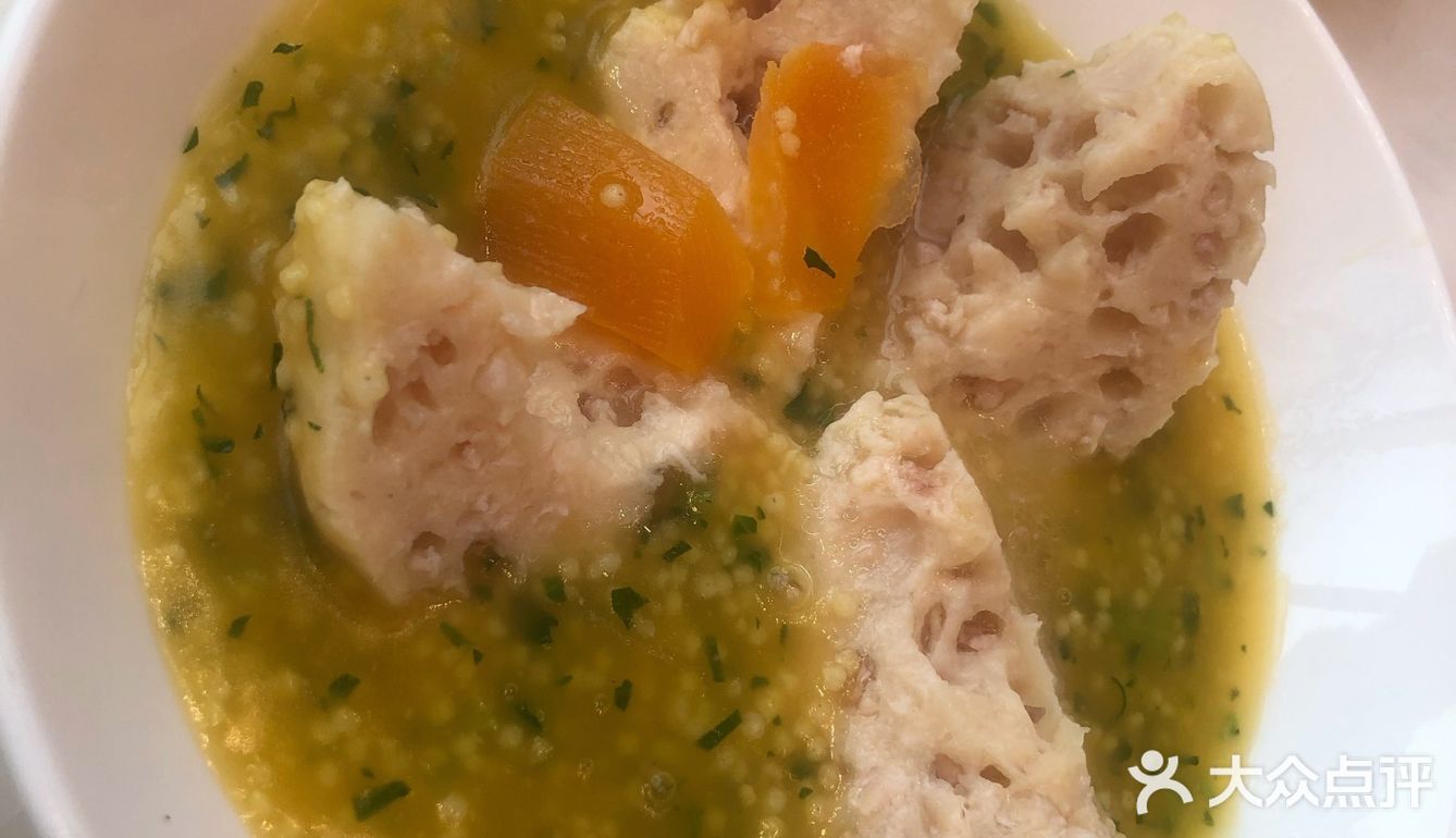 服务很不错，不会让你点太多的菜