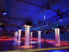 -奔马滚轴溜冰场