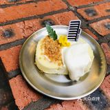 爬梯椰是一家很山城的甜品店