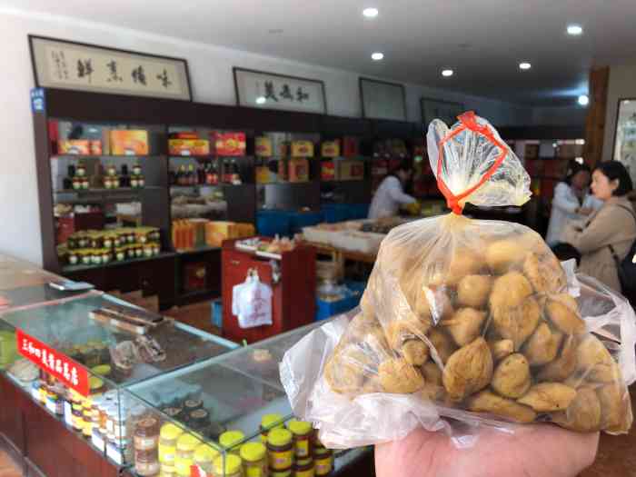 人 第一次看到"四美"酱菜,以为还存在"五讲酱菜",却原来是三和梗