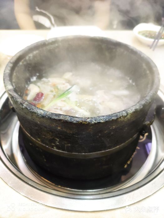 墨脱石锅椰子鸡•糟粕醋•东山羊(大东海店)墨脱石锅椰子鸡图片