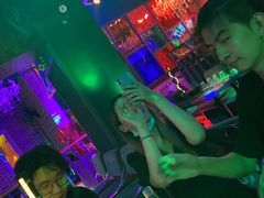 -汉斯酒吧