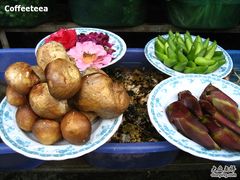 店门口的菜-苍洱春饭店