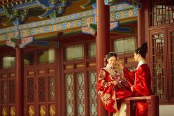 -喜爱高定婚纱摄影