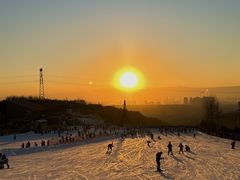 -采薇庄园四季滑雪场