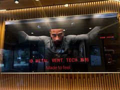 -lululemon(上海浦东IFC店)