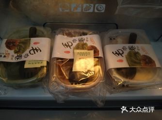 买了三个口味 原味，香甜软糯，里面还有草莓酱