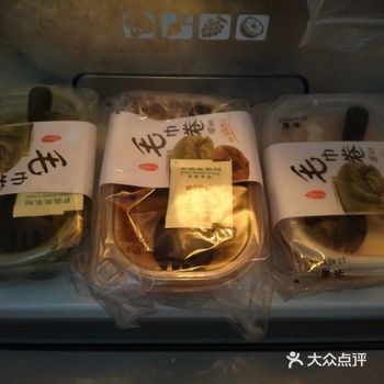 买了三个口味 原味，香甜软糯，里面还有草莓酱