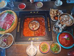 -老牌坊云南鱼豆花火锅(哈西万达店)