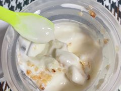 草莓酸奶酪-六时安·熊猫张甜品店(东关街店)