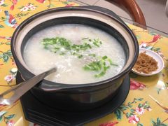 咸鱼瘦肉粥-芳姨广东砂锅粥(张庄路店)