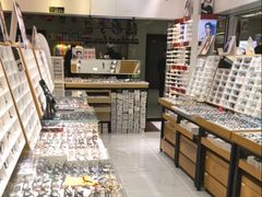 -美式眼镜·授权蔡司.依视路.尼康.豪雅.明月(人民广场店)