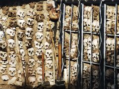 -比如骷髅墙景区