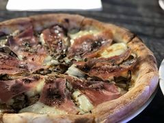 TJ松露酱蘑菇帕尔马火腿披萨-TIAGO HOME KITCHEN(王府中环店)