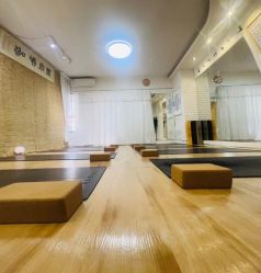 -闺蜜瑜伽·普拉提女性塑形馆