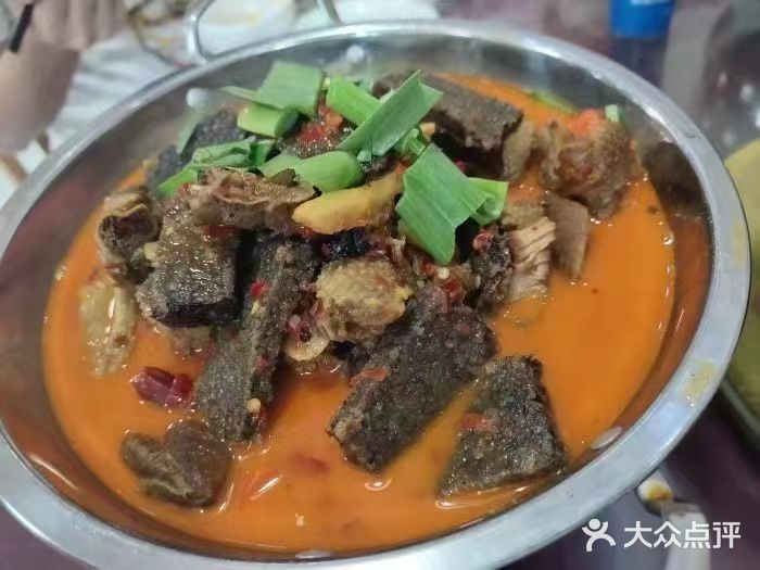 必须大声安利这家店店在凤凰古镇的一条街上，位置很方便