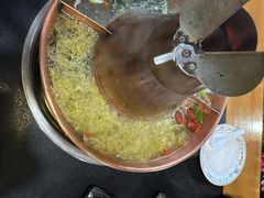 -果松木炭酸菜铜火锅·外婆参鸡汤