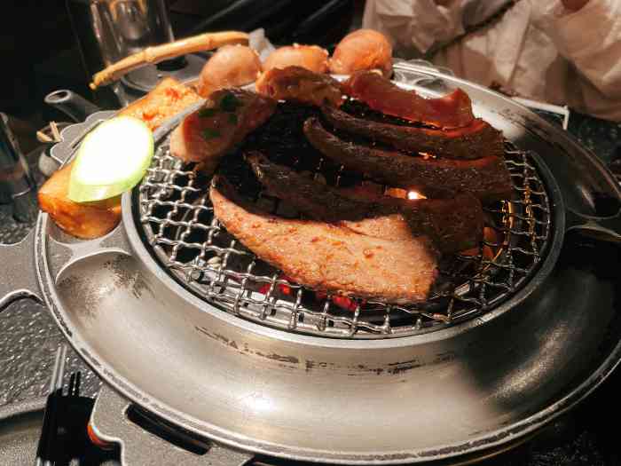 富士弘·日式炭火烤肉(会展航洋店)-"[薄荷]环境:位置在航洋的五楼